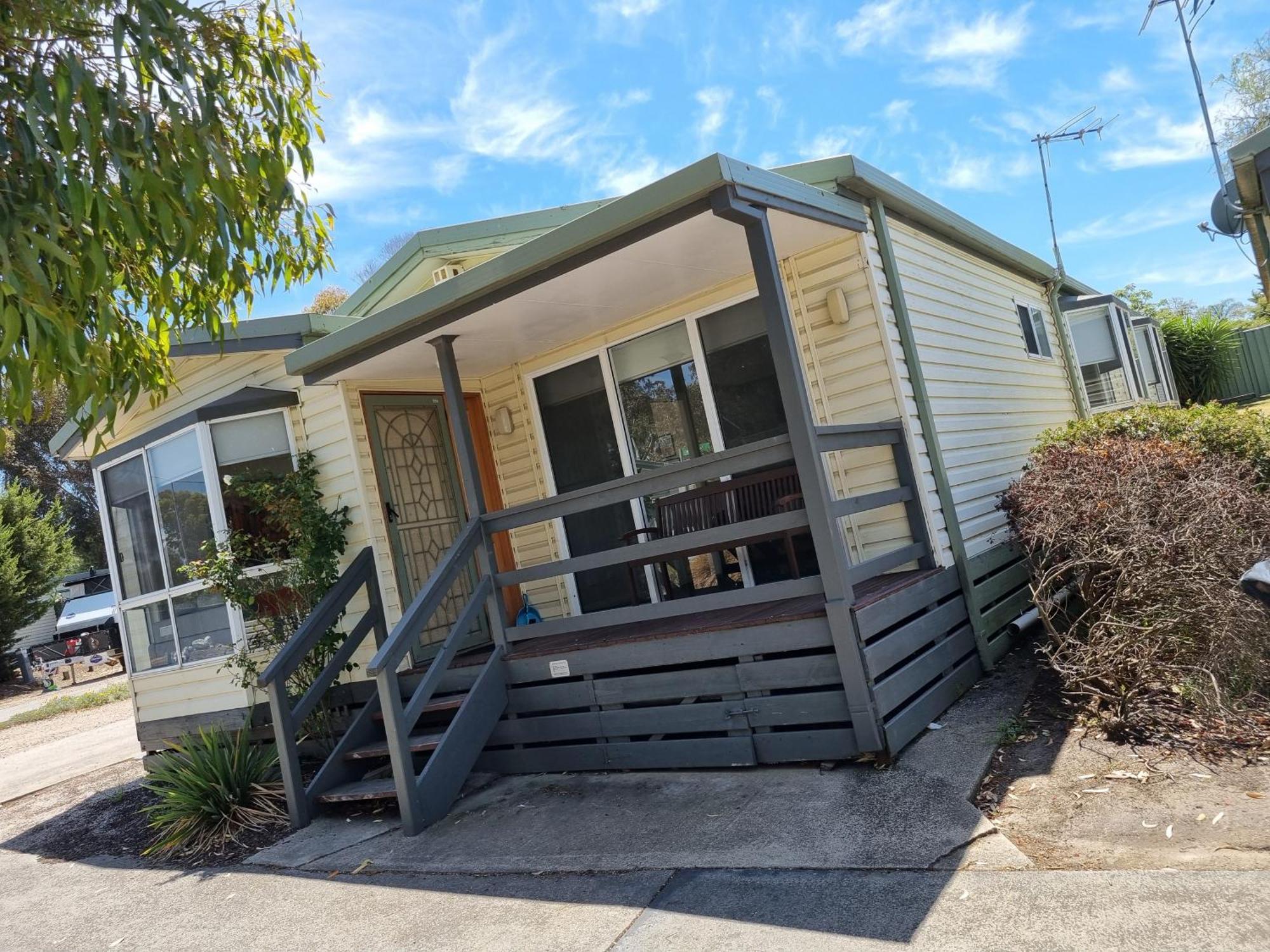 Airport Tourist Village Melbourne Exterior photo